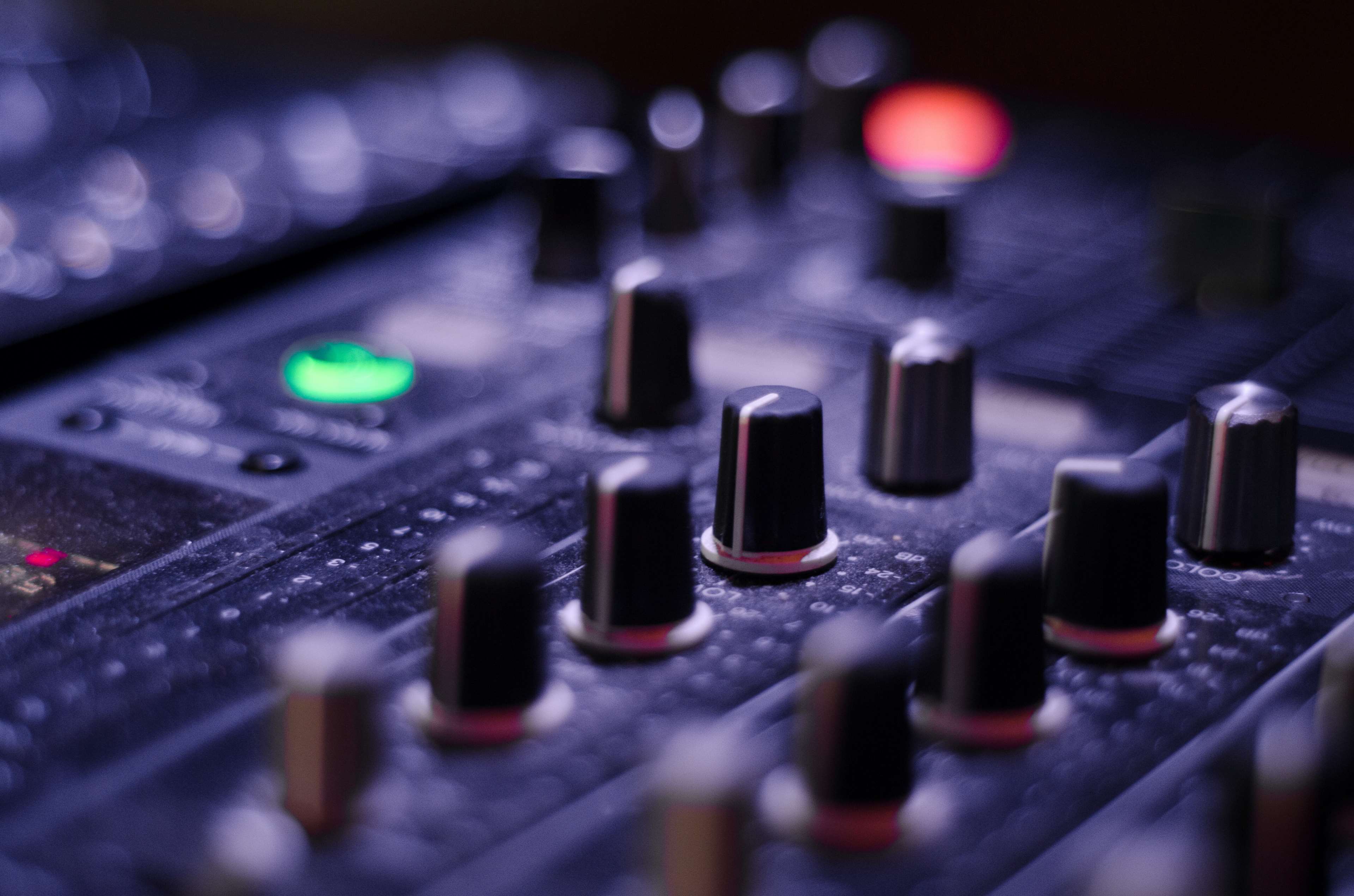 audio, beats, blue, connect, cool, cubase, dj, dj gear, download, electronics, equipment, fruity loops, gear, knobs, mixer, programming, reason, roland, sound, sound studio, studio, studio gear, sy 4k wallpaper