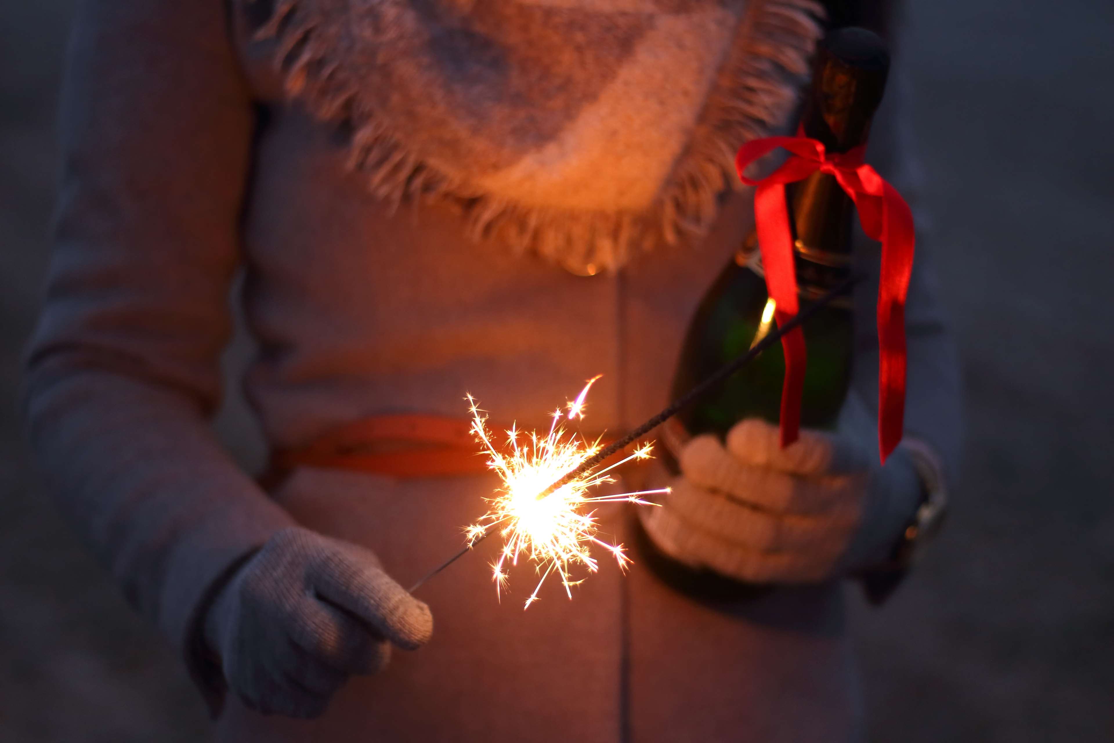 burnt, celebration, ceremony, champagne, dark, flame, hands, heat, hot, light, lighted, person, sparkler, woman 4k wallpaper