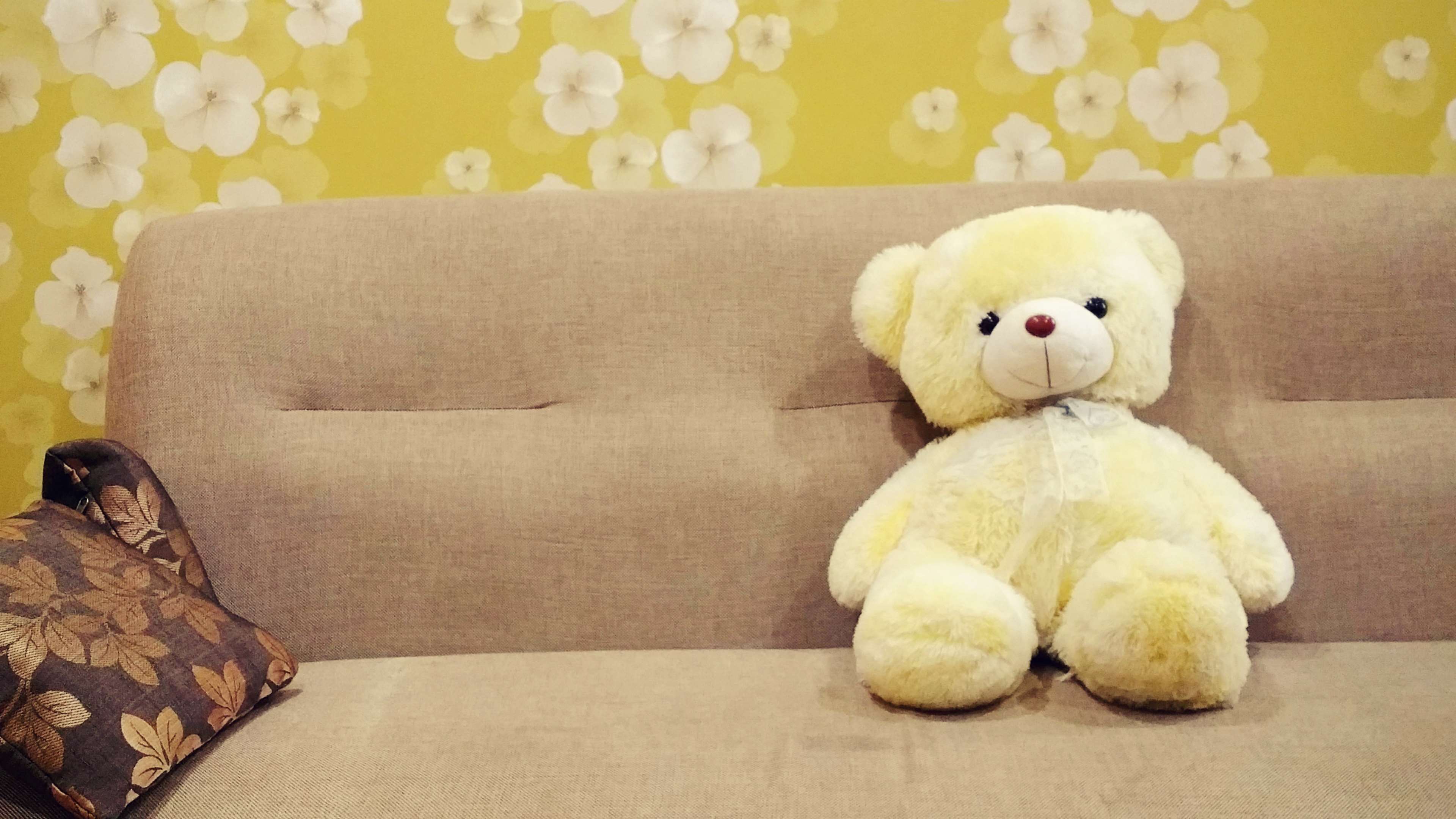 3840x2160 bear, brown, children toys, cushion, flowers, furniture, indoors, kids toy, sofa, stuffed toy, teddy bear, toy, wall, yellow 4k wallpaper JPG 517 kB